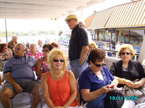 ./Gallery/2011 40th Anniv. Boat Ride/SANY0123.jpg